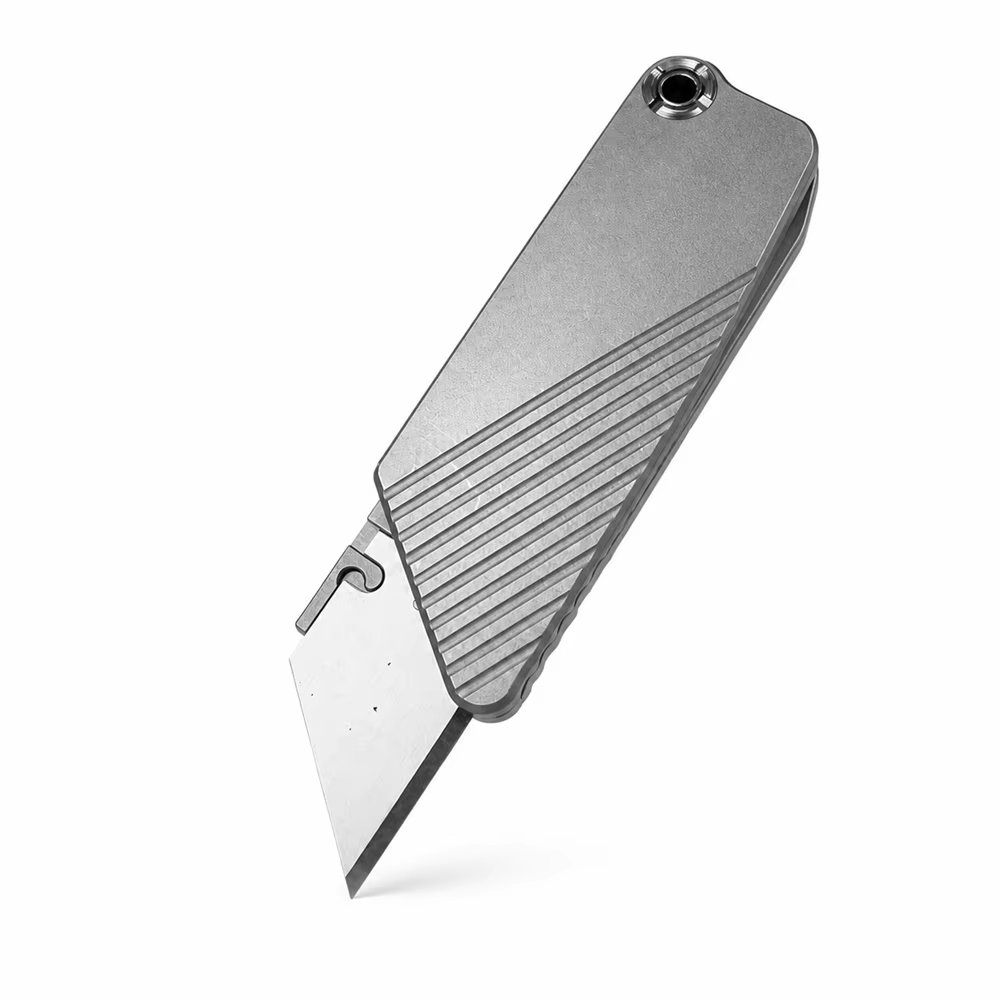 ff542e5c792d8e4d1e92ae8a7b8272d0 Compact folding utility knife with keyring and replaceable blade